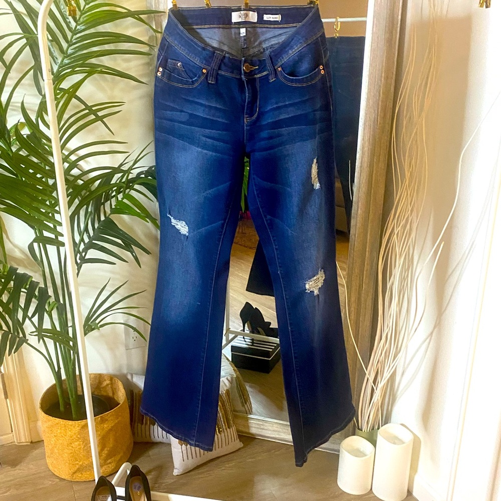 DISTRESSED DARK WASH BUTT LIFTING BOOT CUT JEANS